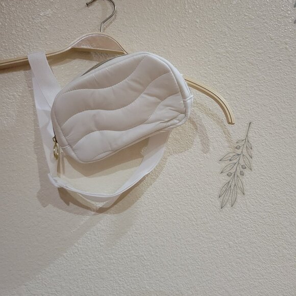 NWOT Dove White Adjustable Belt Bag- Bridal Accessory - Picture 1 of 6